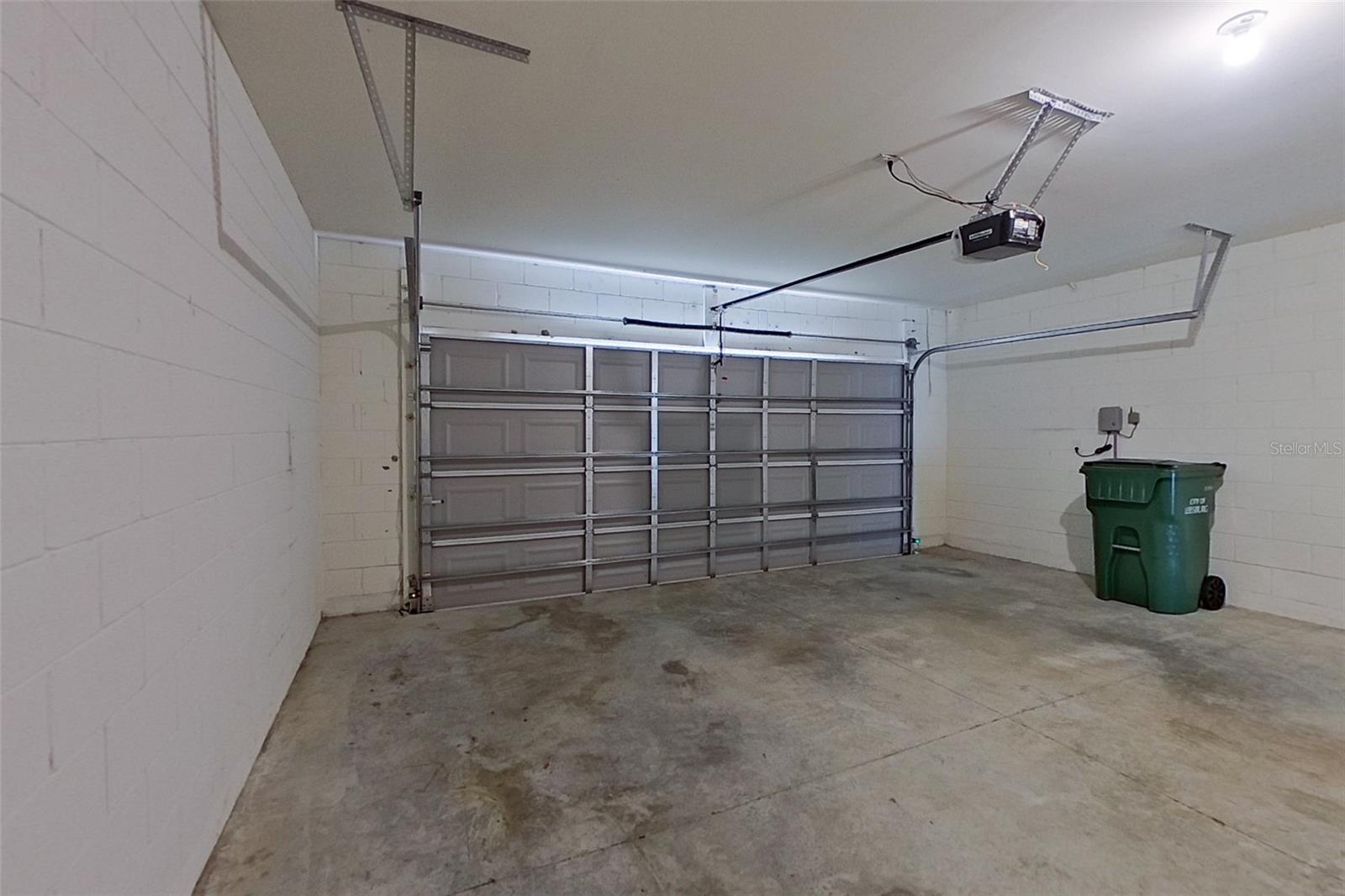 LAKE GRIFFIN RESERVE - Residential Lease