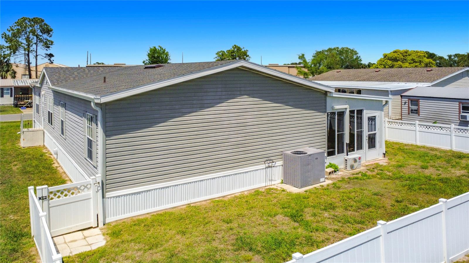 TAVARES LAKE FRANCES ESTATES - Residential