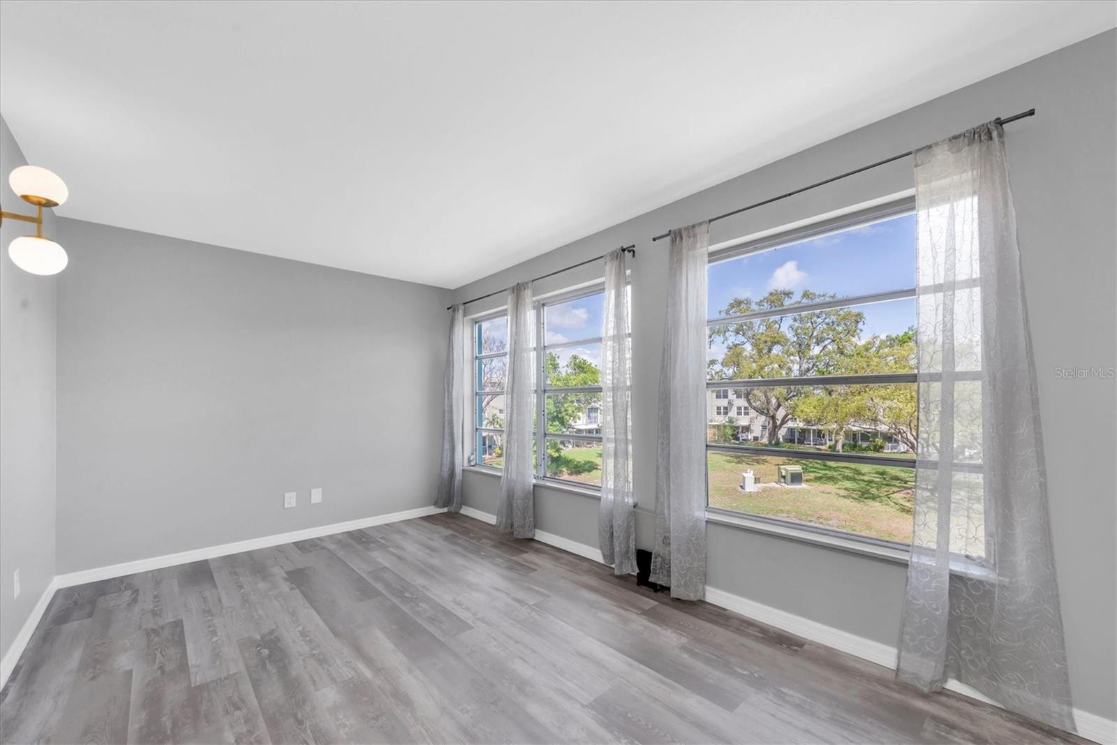 ON TOP OF THE WORLD - Residential