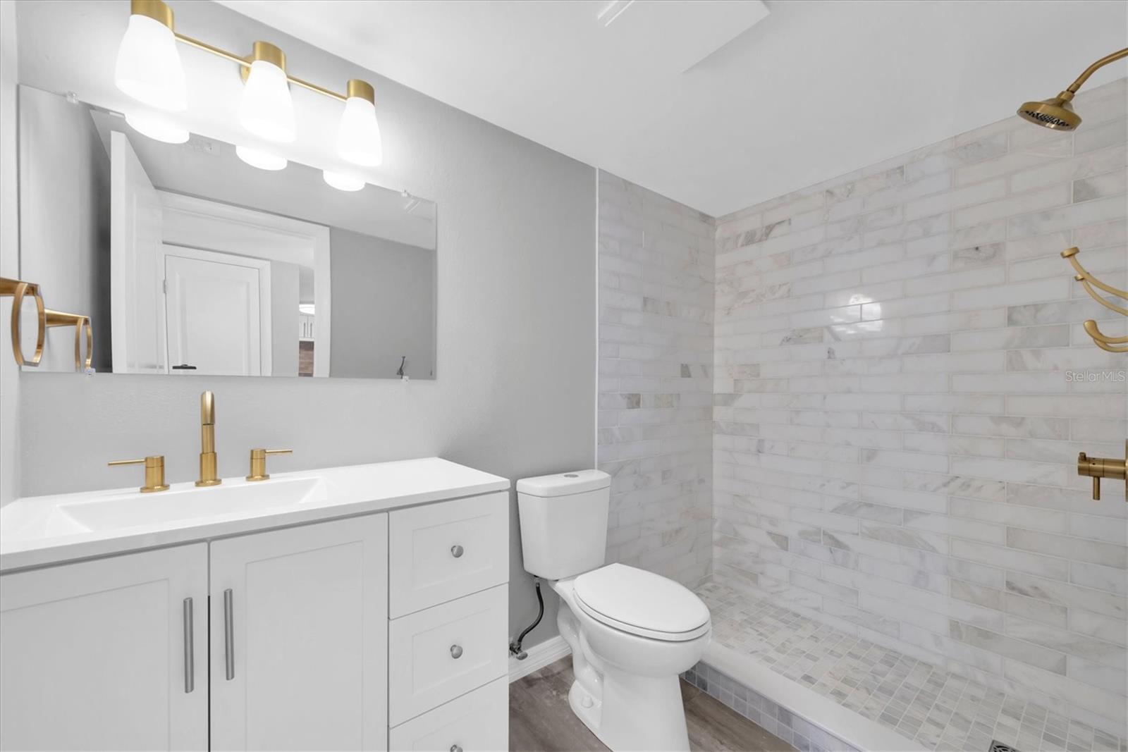 ON TOP OF THE WORLD - Residential