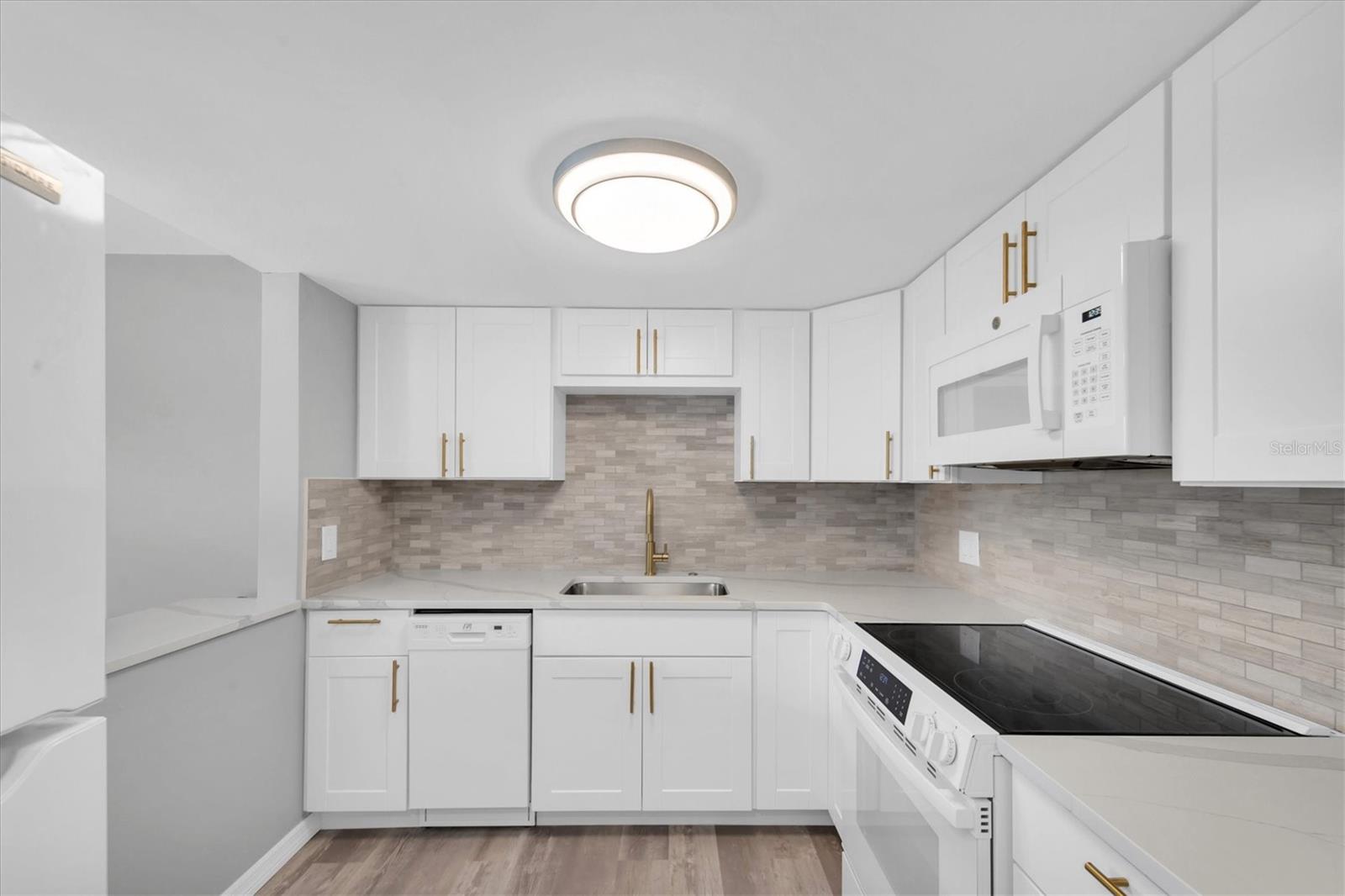 ON TOP OF THE WORLD - Residential