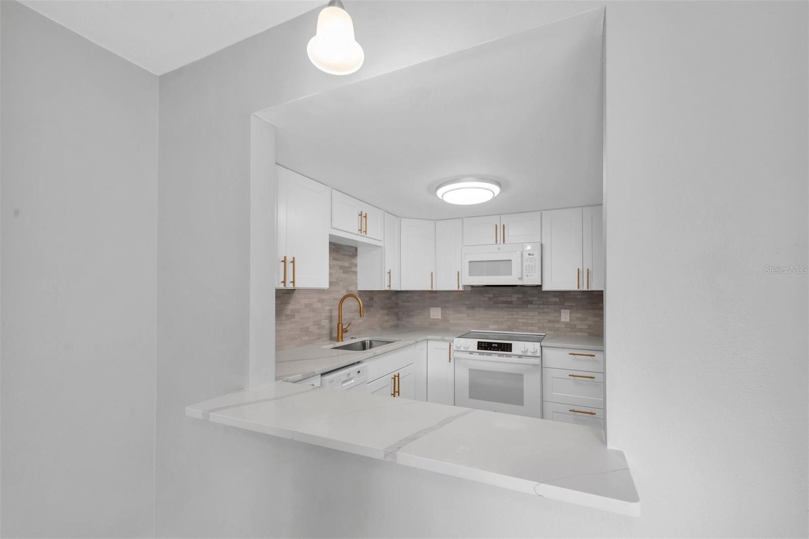 ON TOP OF THE WORLD - Residential