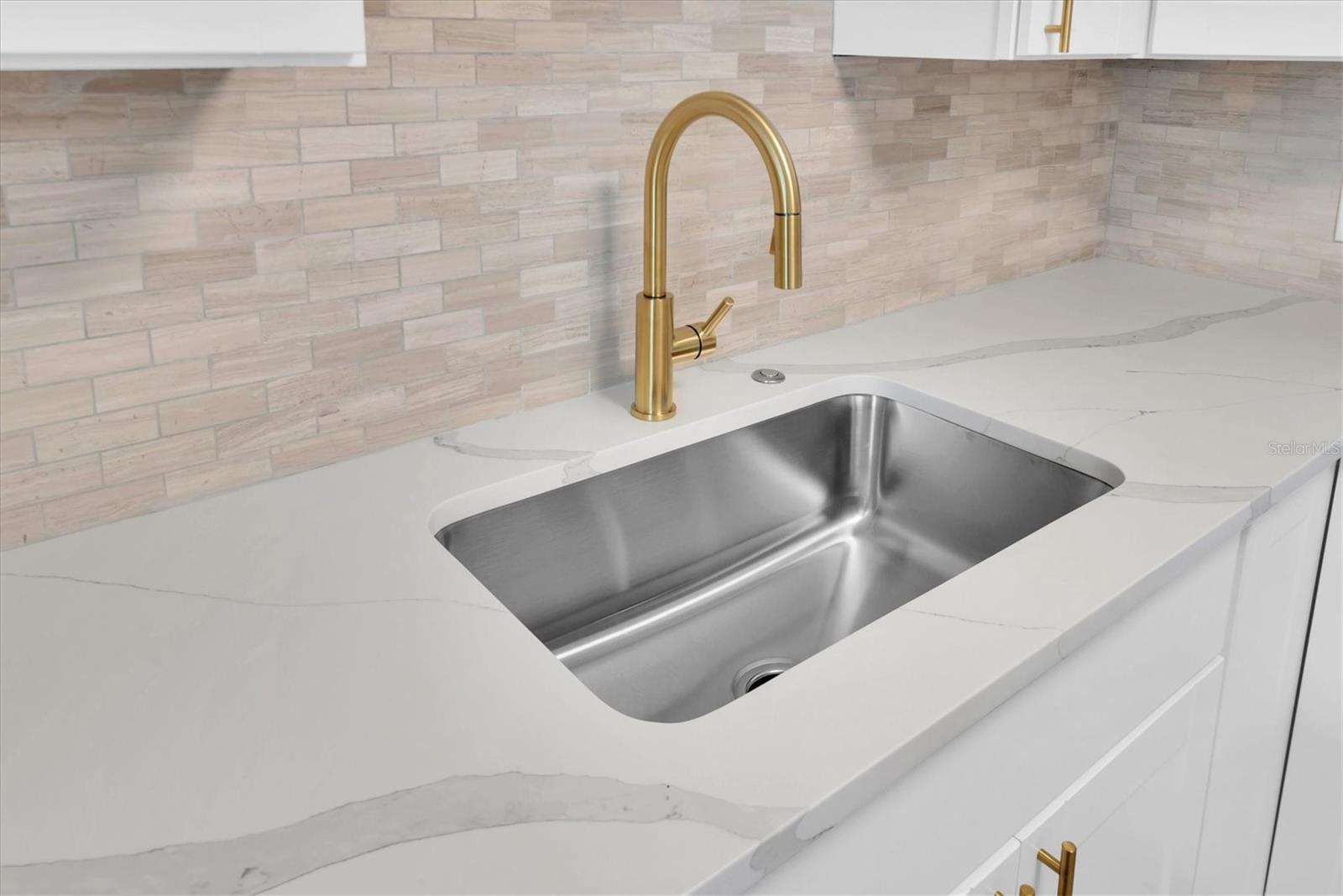 ON TOP OF THE WORLD - Residential