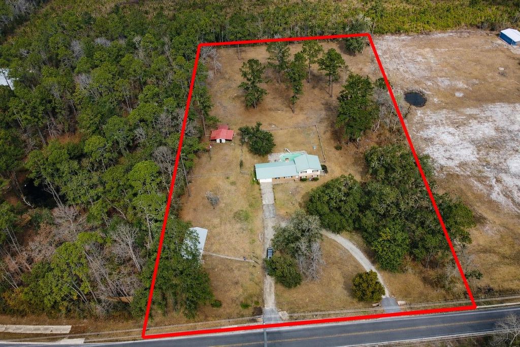 Photo of 355 SW Marvin Burnett Road, Lake City, FL 32025 (MLS # GC537583)