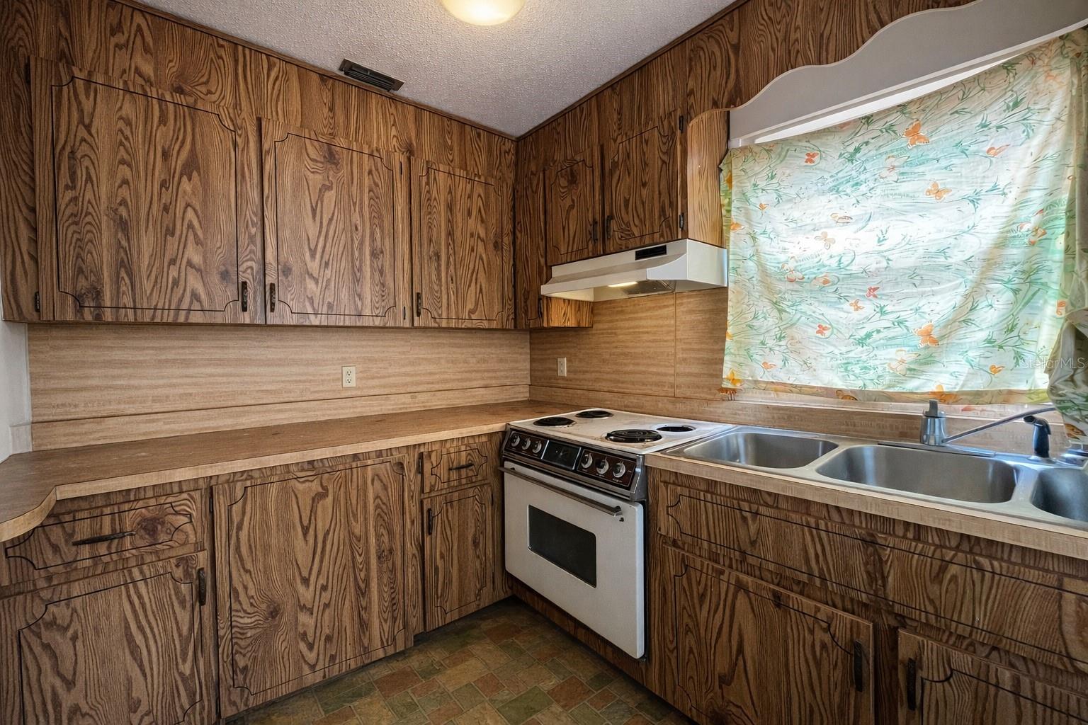 NO SUBDIVISION - Residential