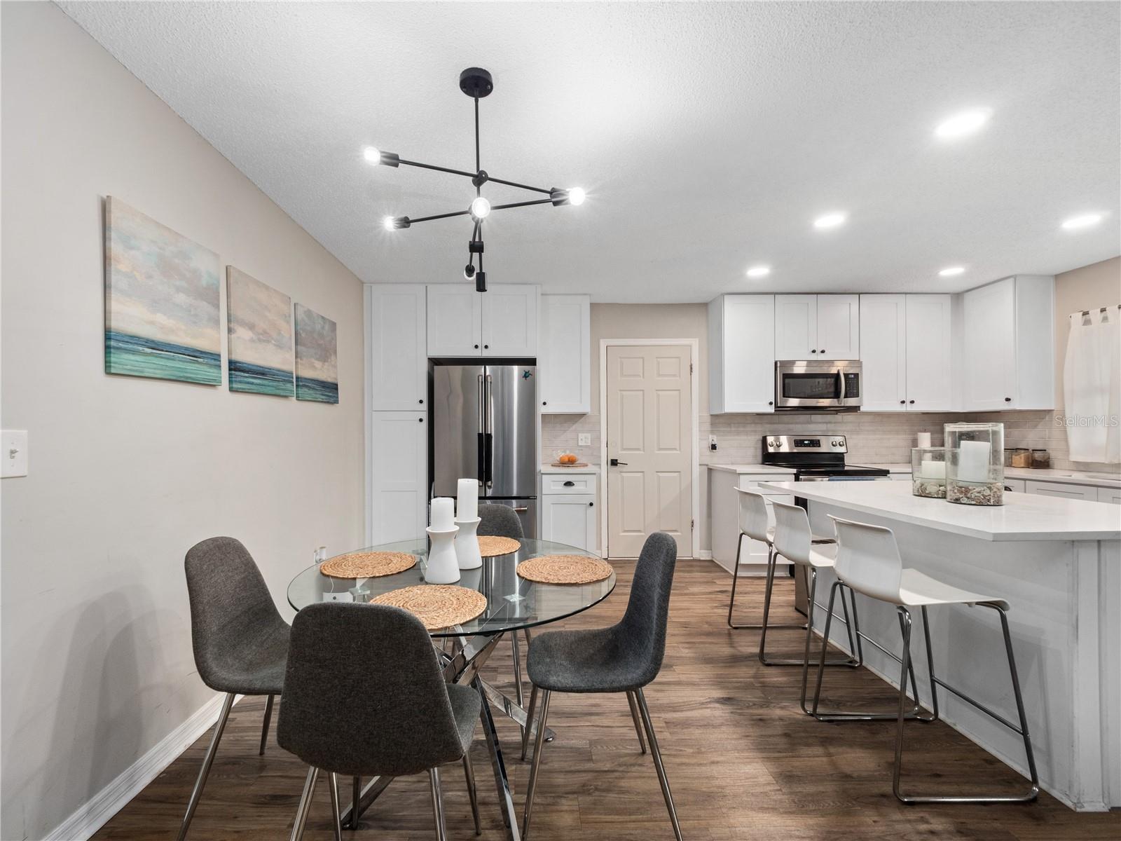 HANGING MOSS ESTATES - Residential