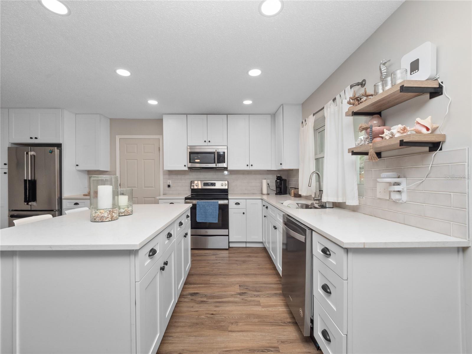 HANGING MOSS ESTATES - Residential