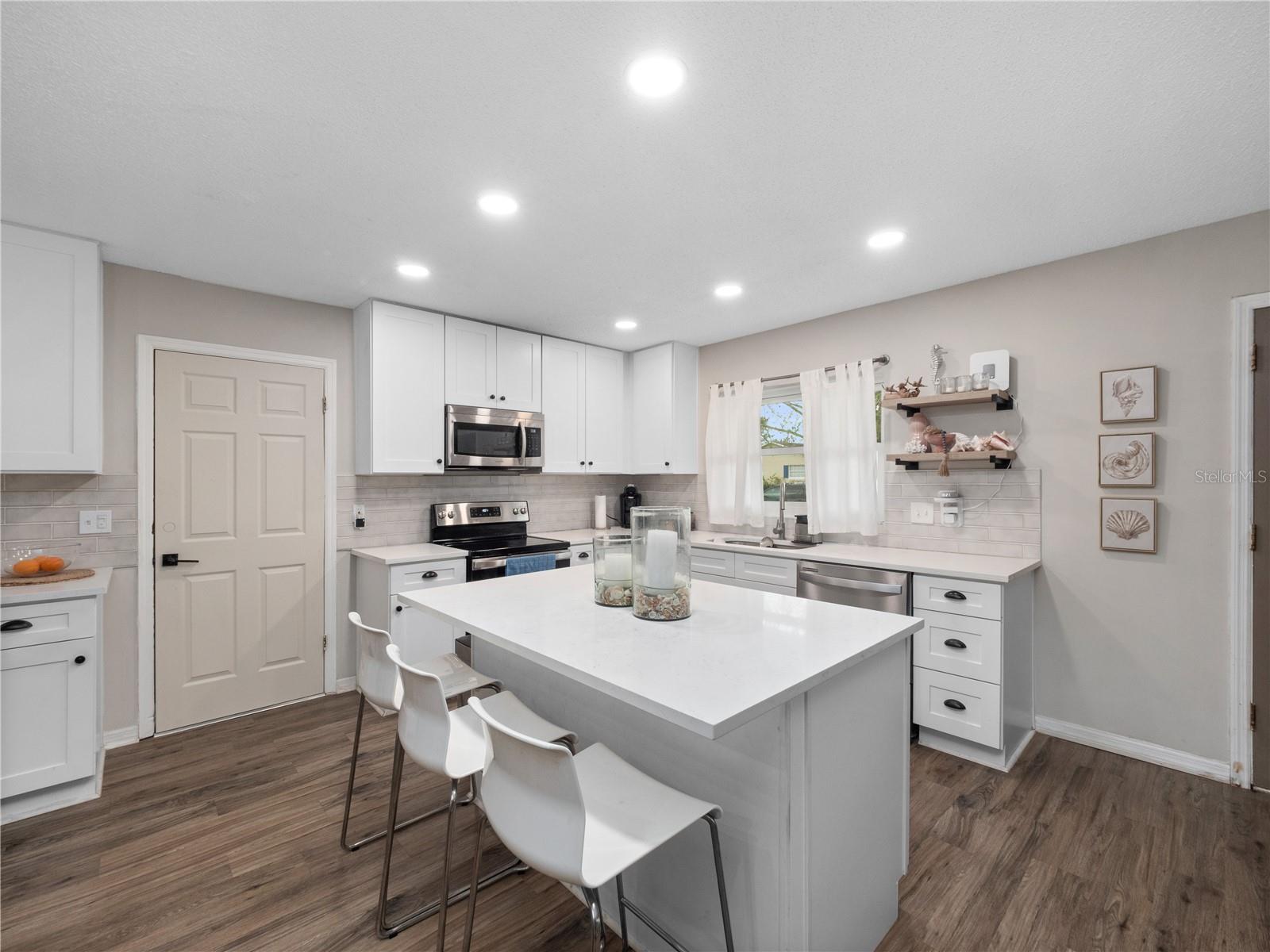 HANGING MOSS ESTATES - Residential