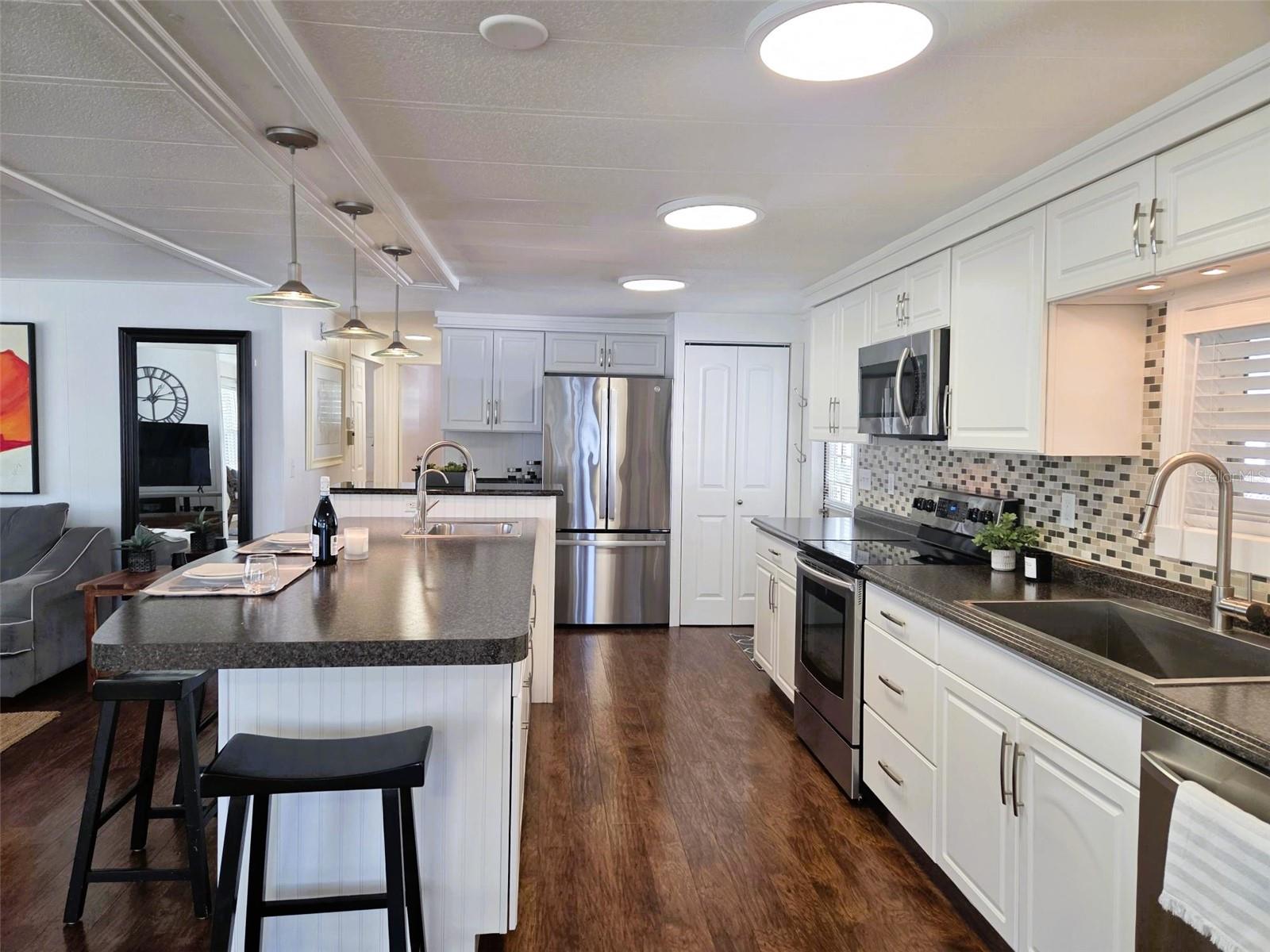 OAKWOOD MANOR - Residential