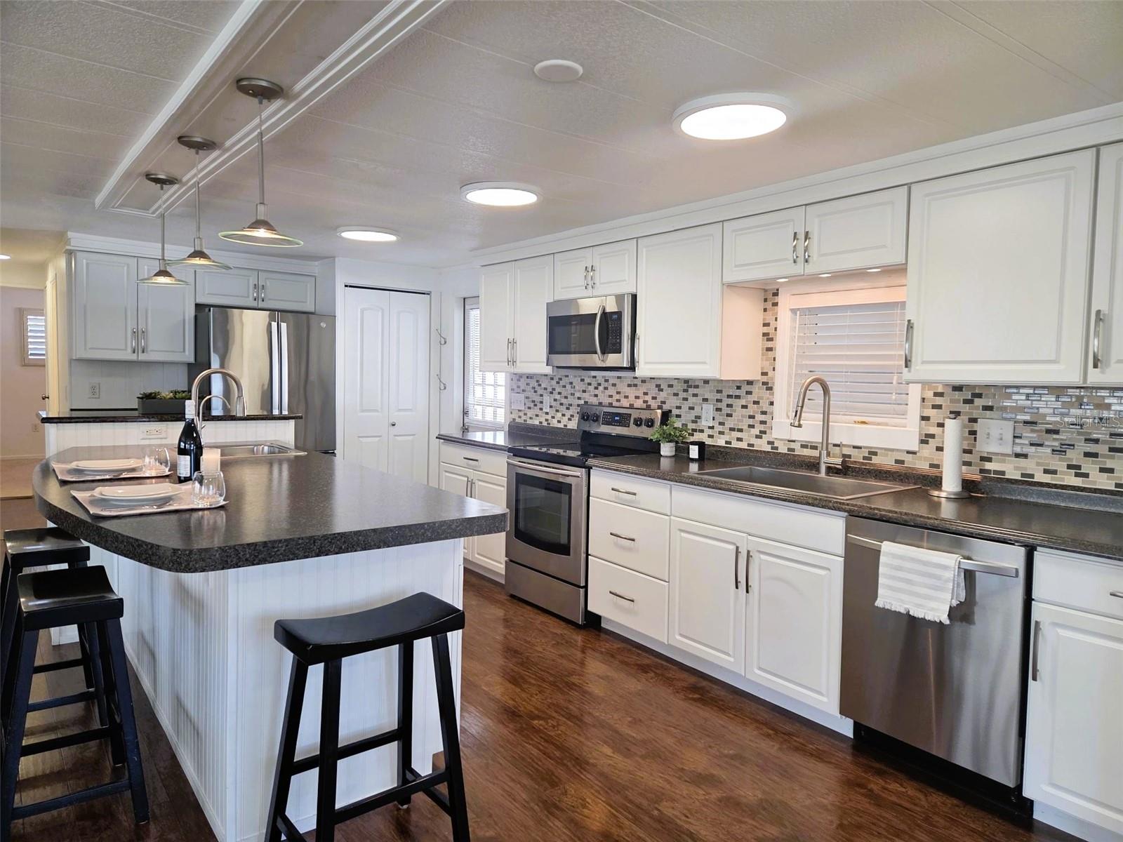 OAKWOOD MANOR - Residential