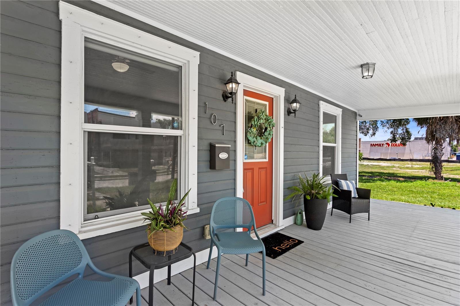 107 W AMELIA AVENUE