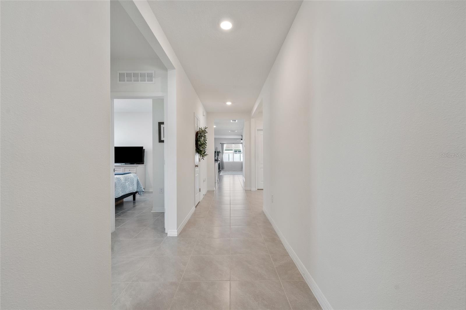 3686 RORY OAK CIRCLE