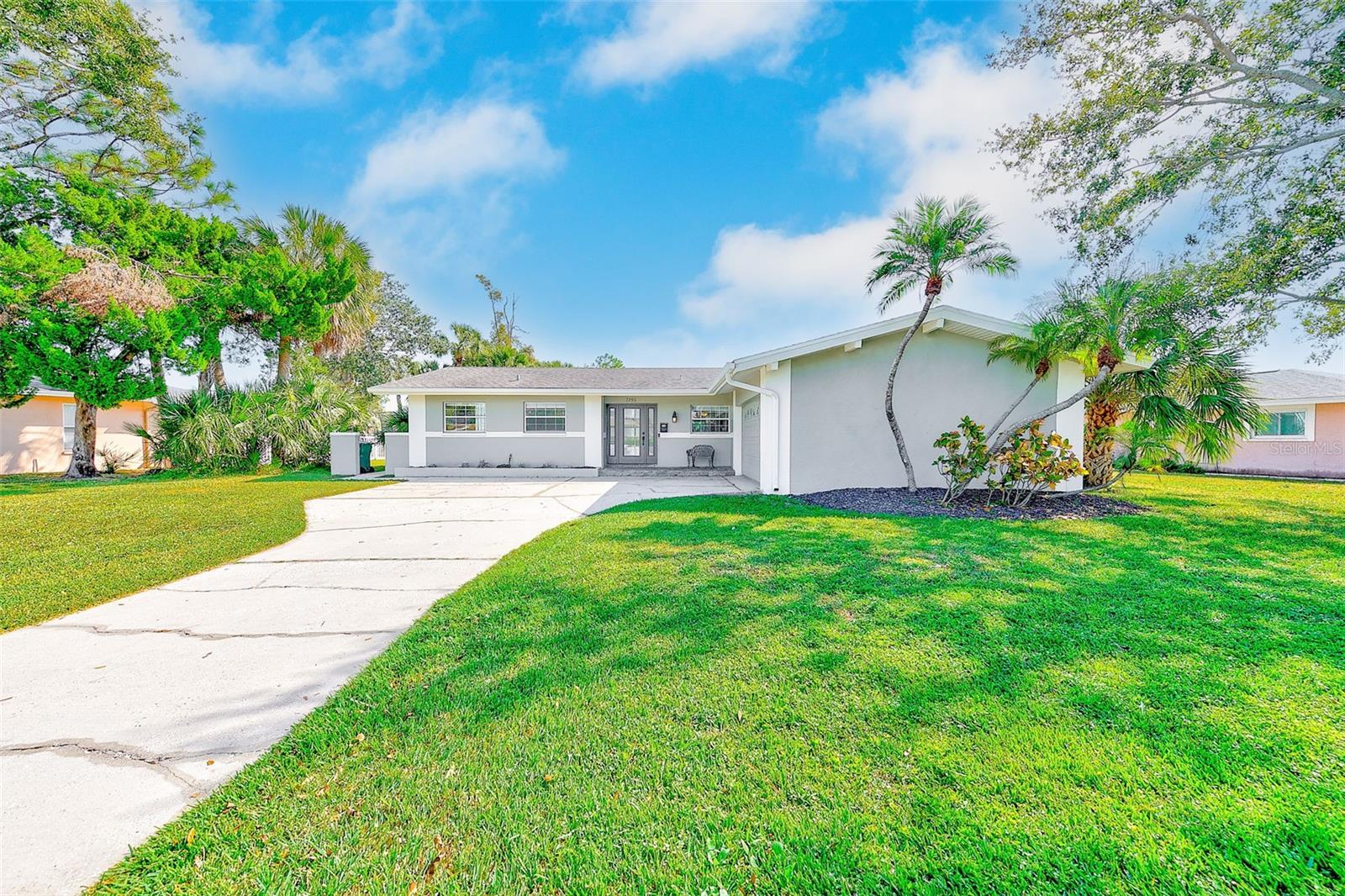 SEMINOLE LAKE GOLF & COUNTRY CLUB ESTATES - Residential Lease