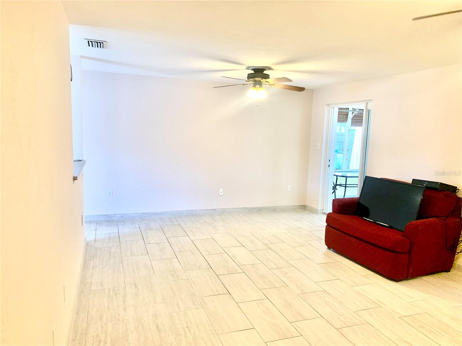 RIDGEWOOD ESTATES ADD 07 RESUB 01 - Residential Lease