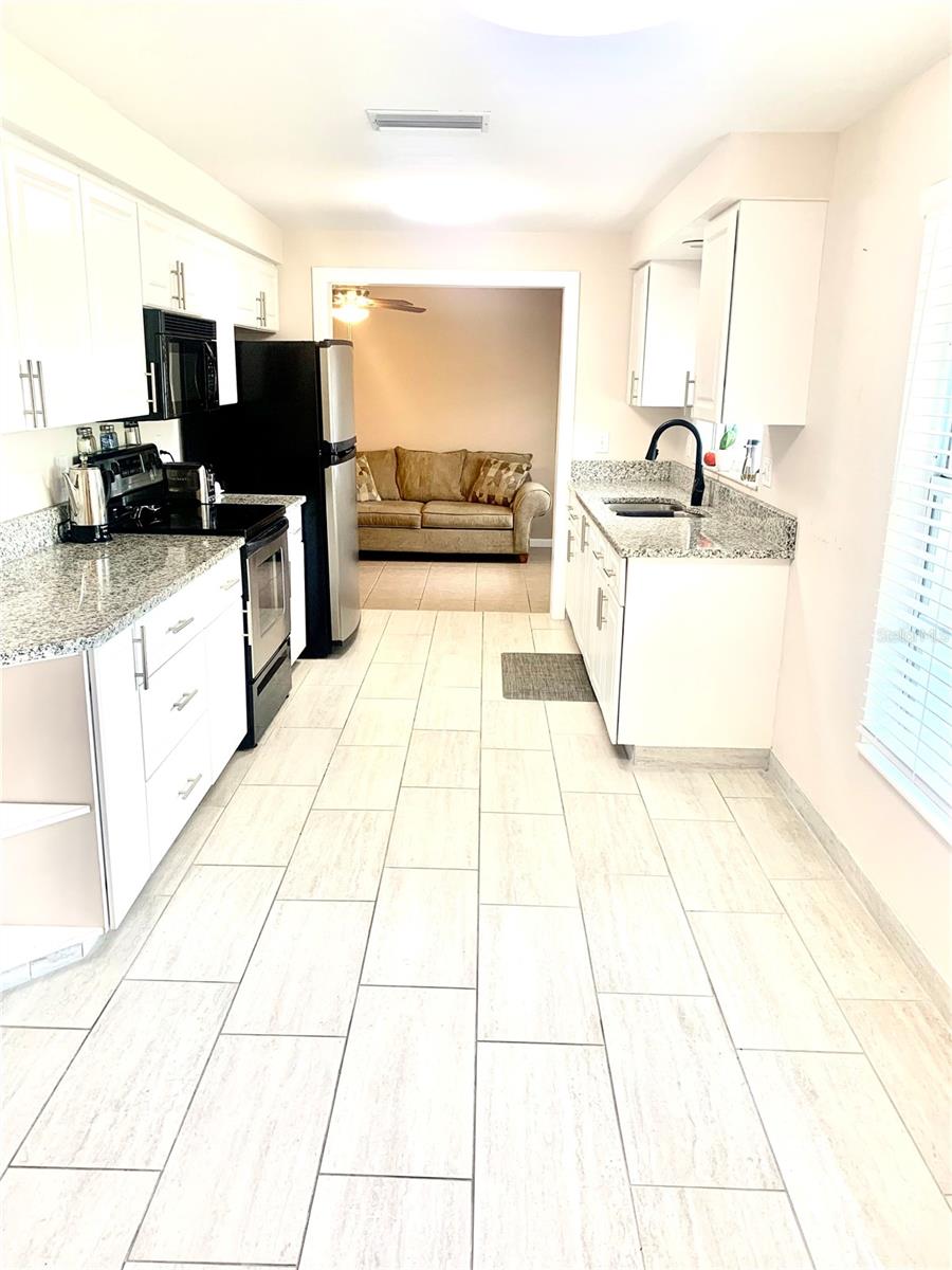 RIDGEWOOD ESTATES ADD 07 RESUB 01 - Residential Lease