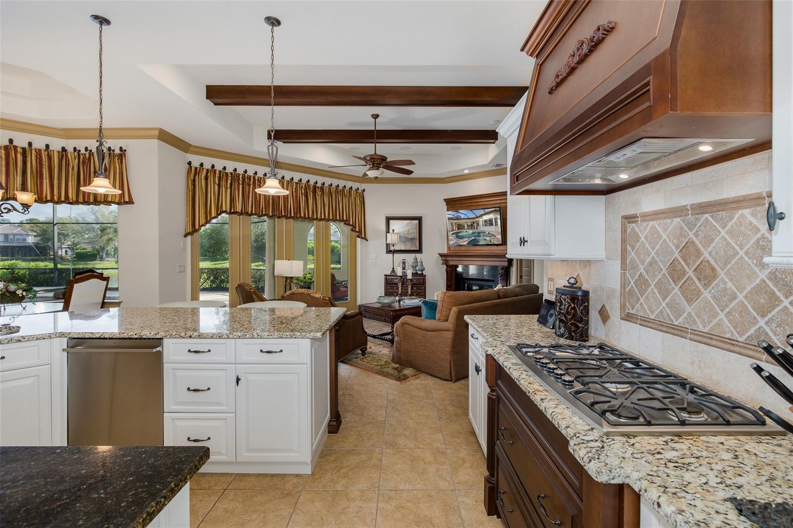 CHAMPIONS CLUB - Residential