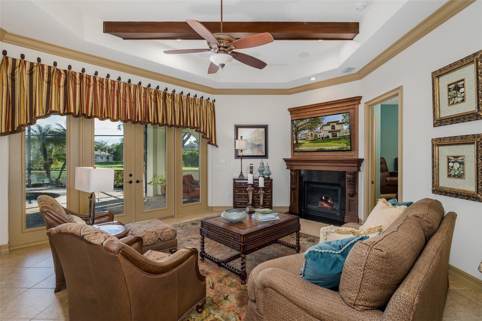 CHAMPIONS CLUB - Residential