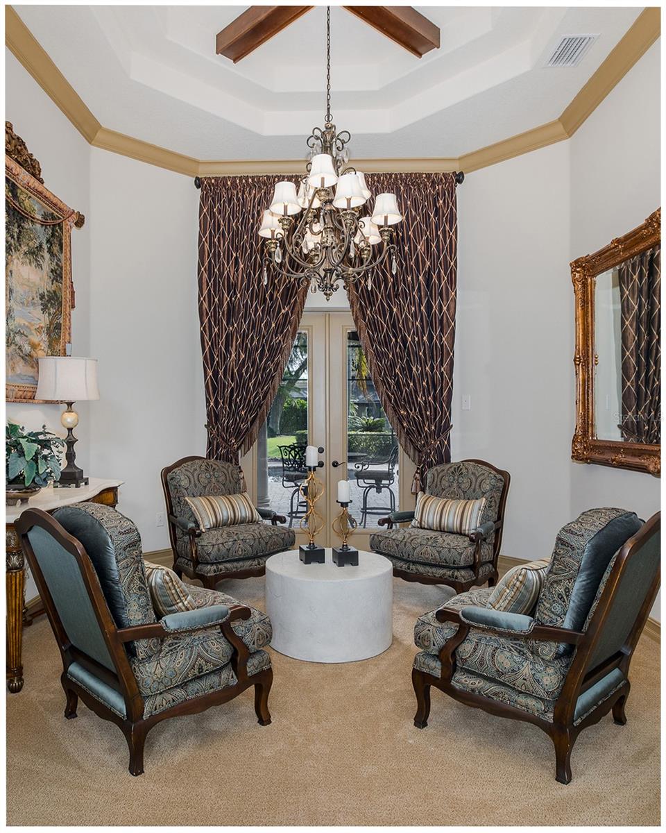 CHAMPIONS CLUB - Residential