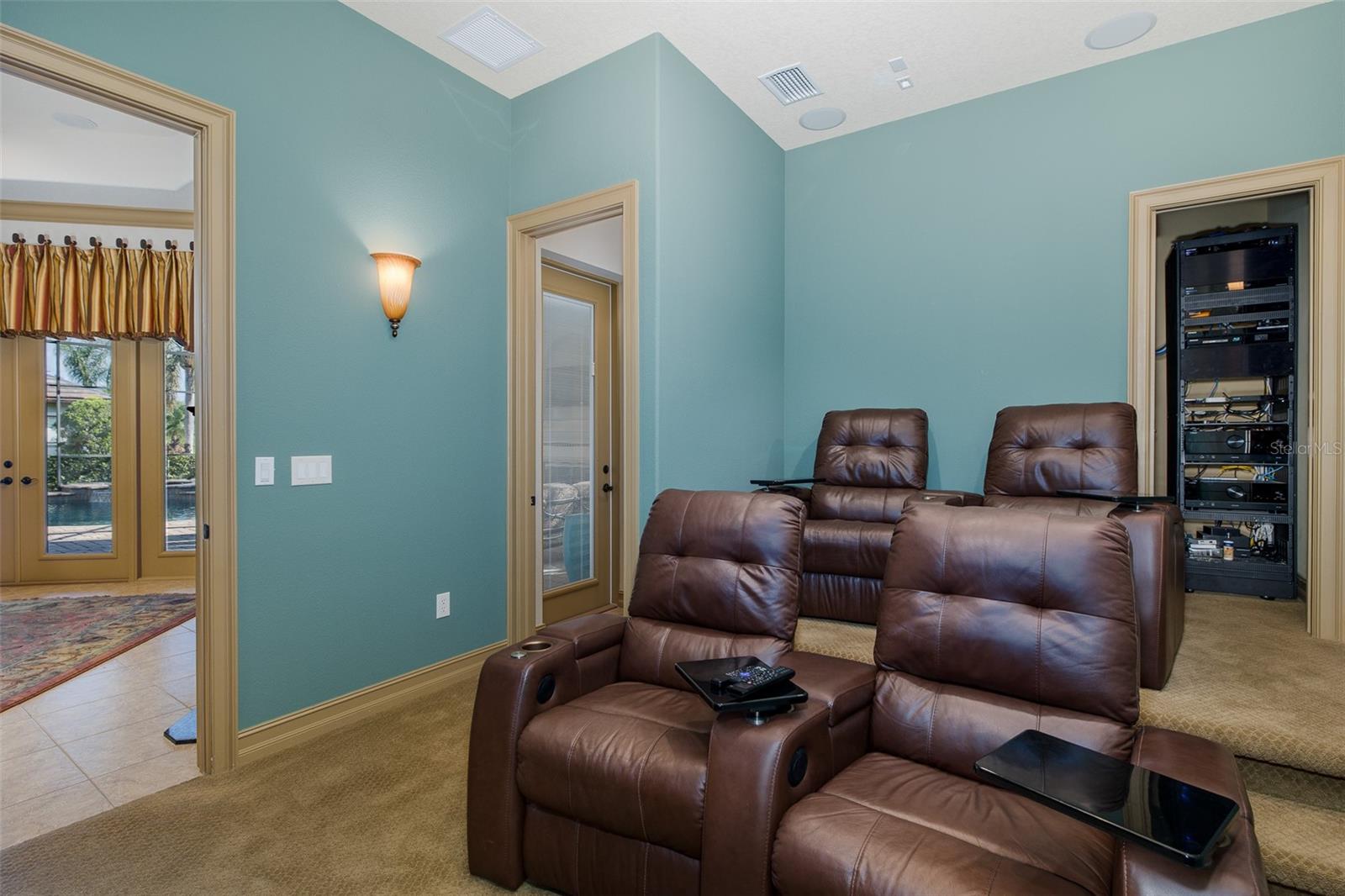 CHAMPIONS CLUB - Residential