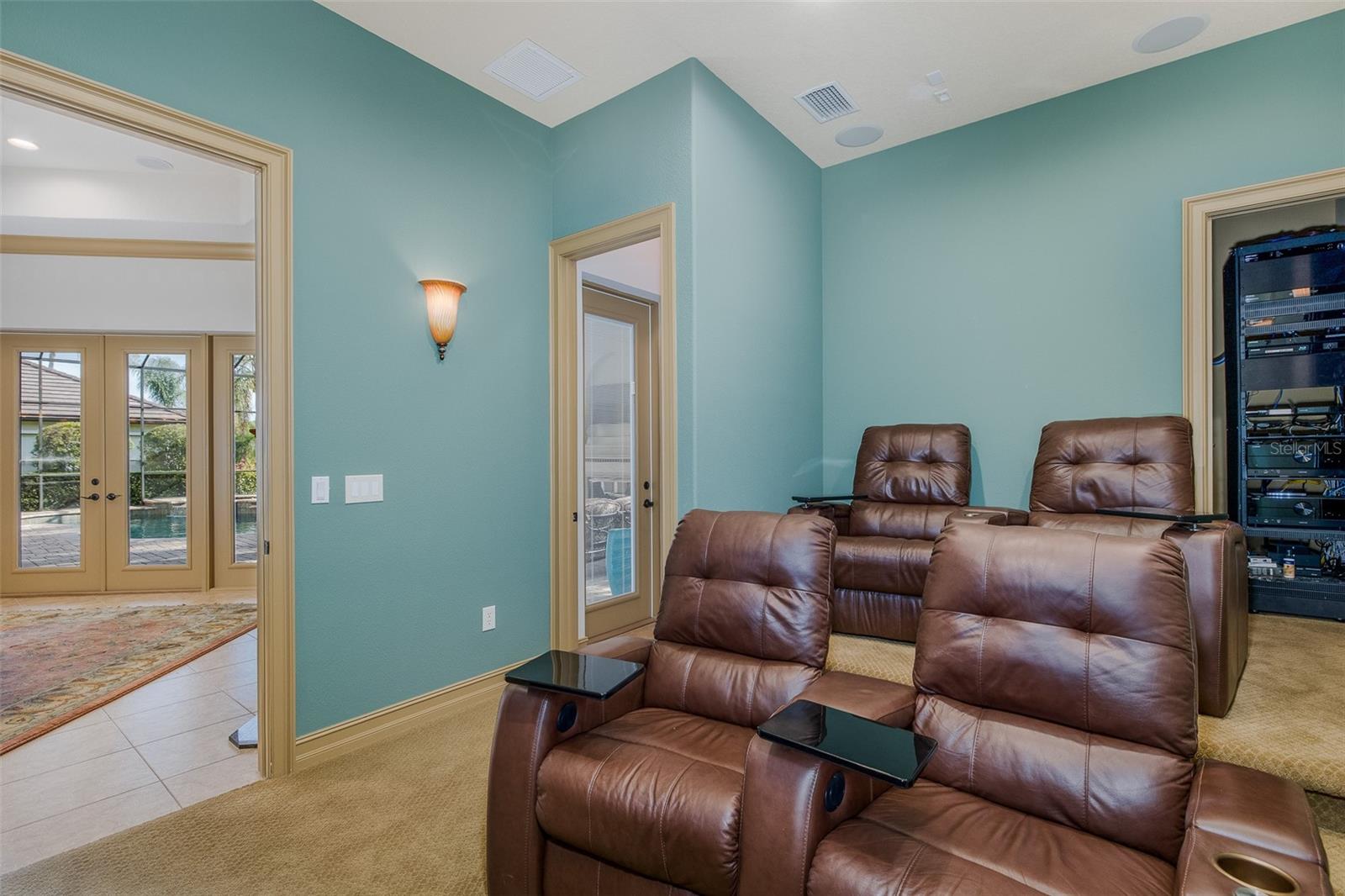 CHAMPIONS CLUB - Residential