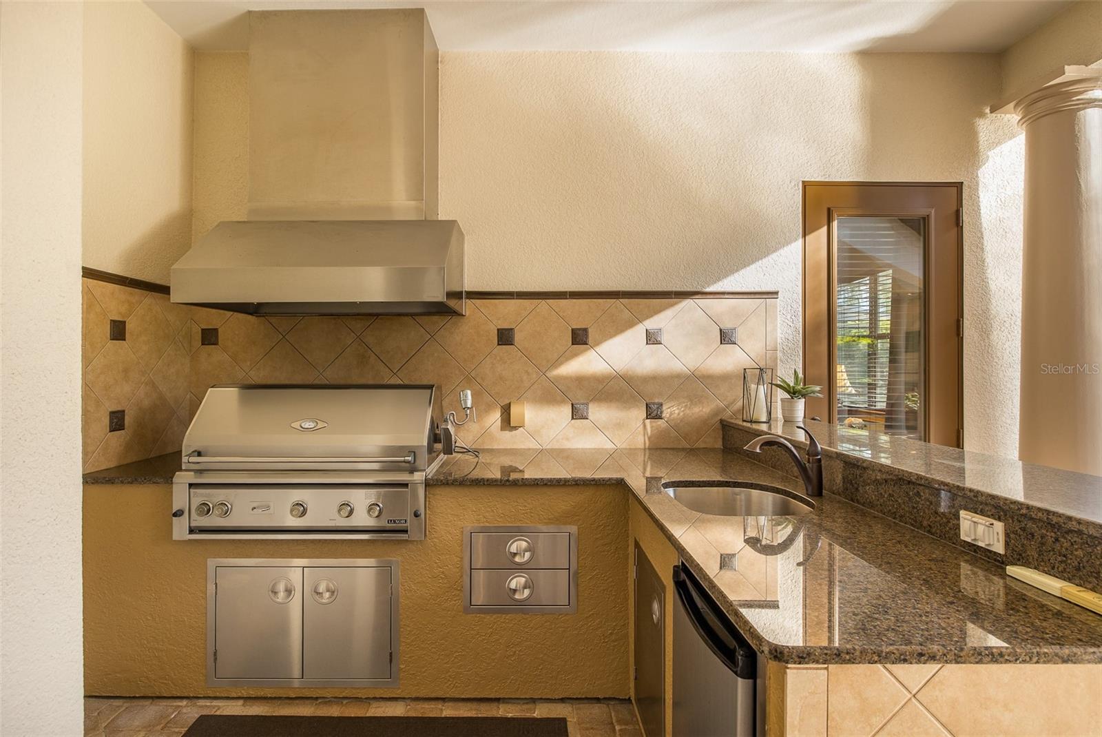 CHAMPIONS CLUB - Residential