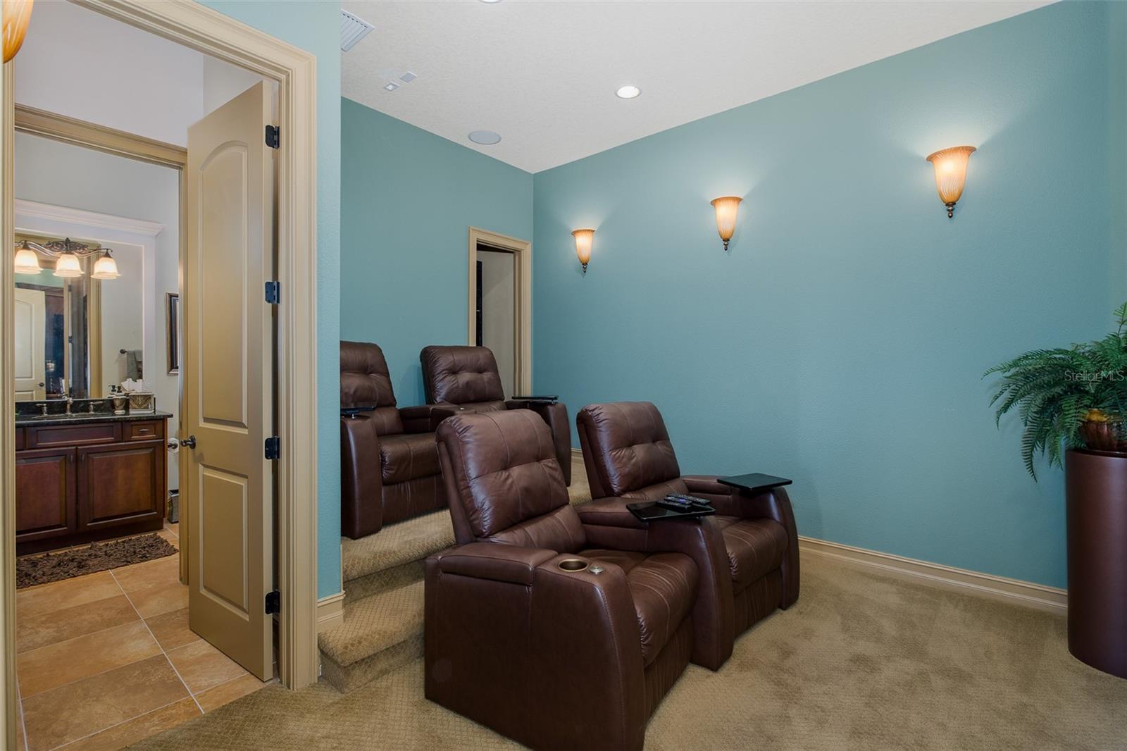 CHAMPIONS CLUB - Residential