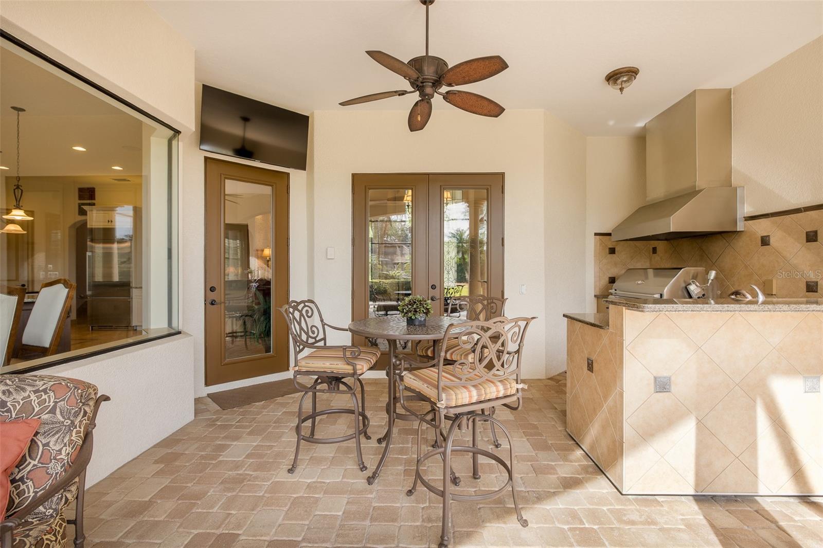 CHAMPIONS CLUB - Residential