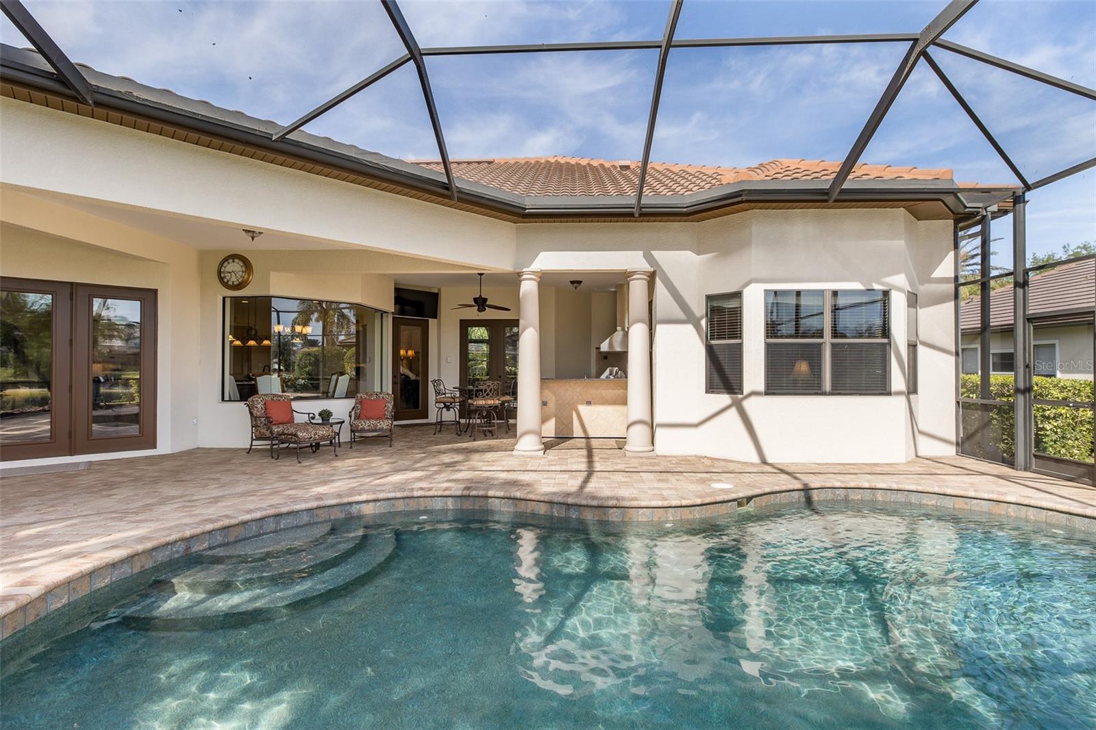 CHAMPIONS CLUB - Residential