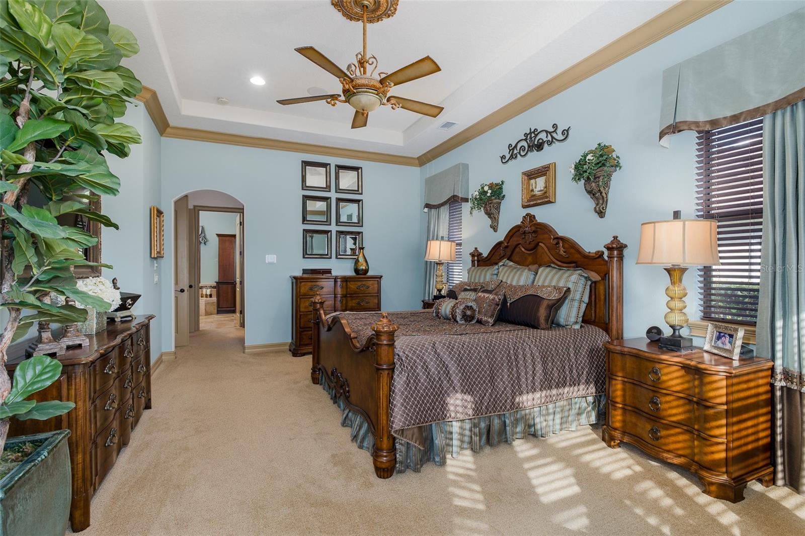 CHAMPIONS CLUB - Residential