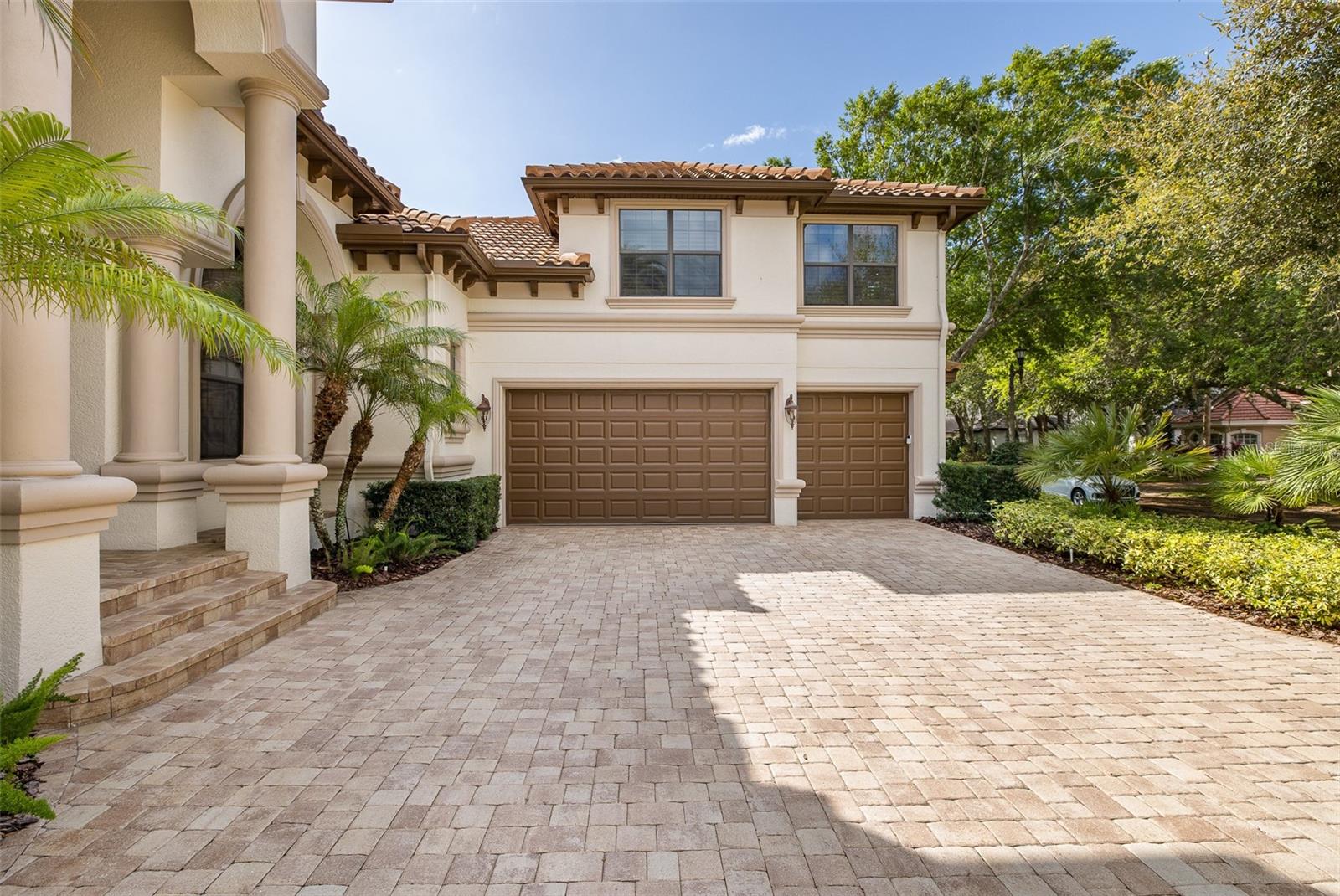 CHAMPIONS CLUB - Residential