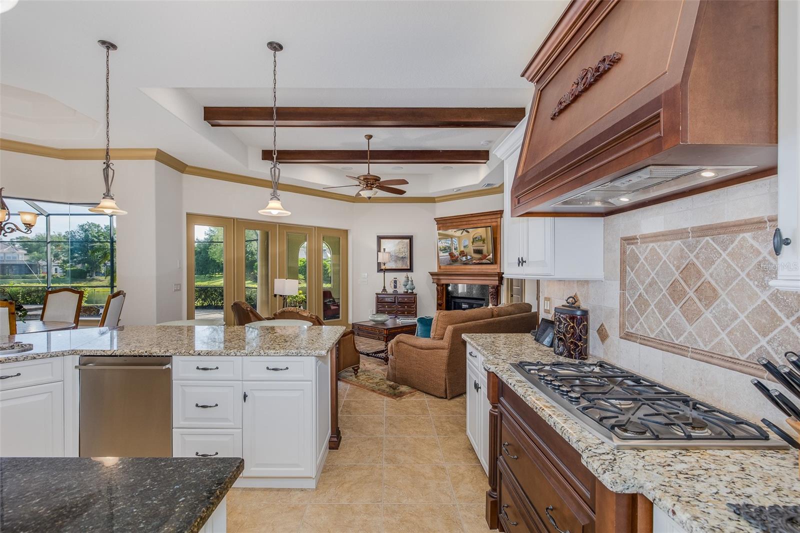 CHAMPIONS CLUB - Residential