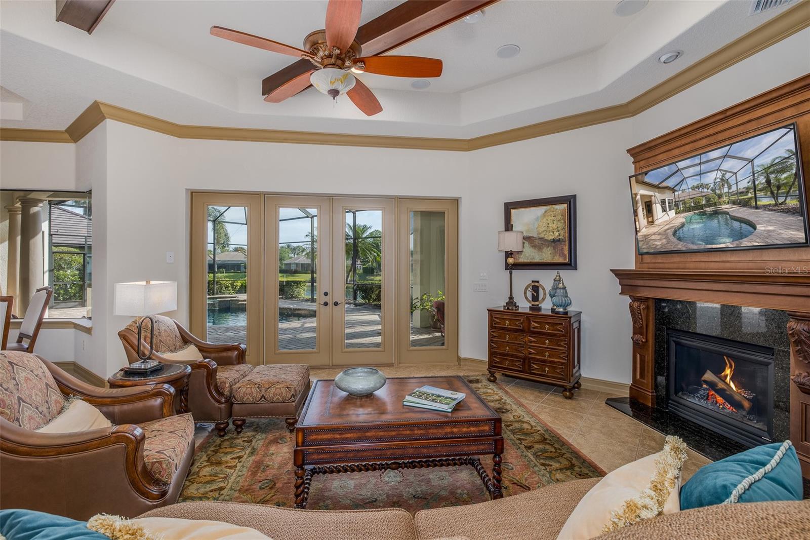 CHAMPIONS CLUB - Residential