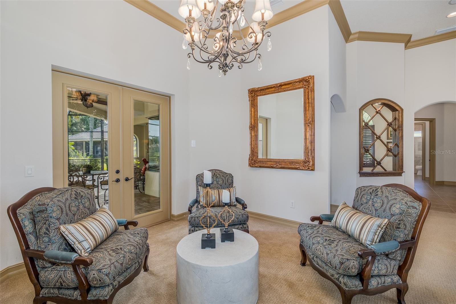 CHAMPIONS CLUB - Residential