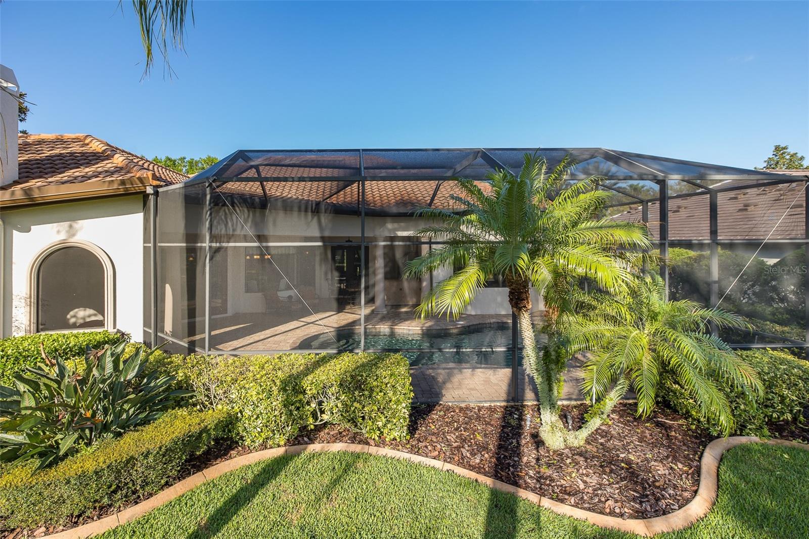 CHAMPIONS CLUB - Residential