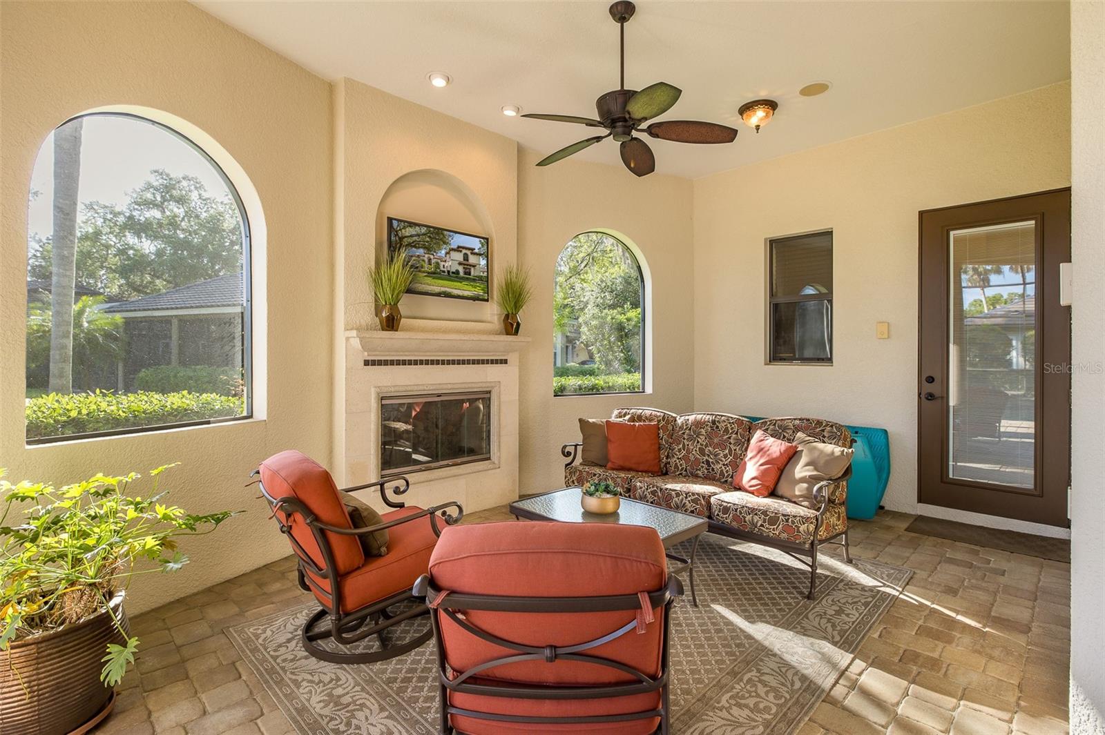 CHAMPIONS CLUB - Residential