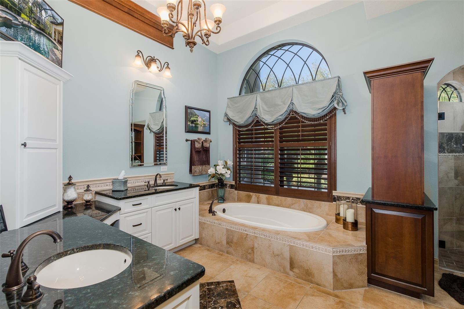 CHAMPIONS CLUB - Residential