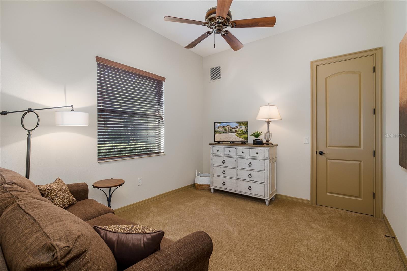 CHAMPIONS CLUB - Residential