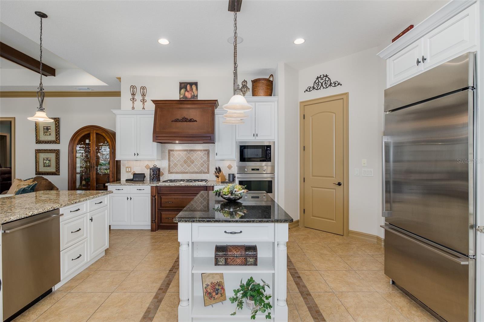 CHAMPIONS CLUB - Residential