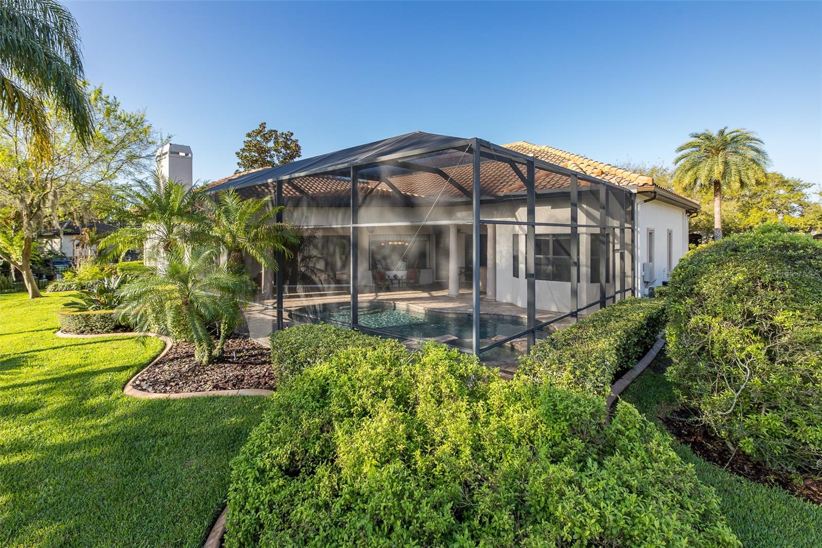 CHAMPIONS CLUB - Residential