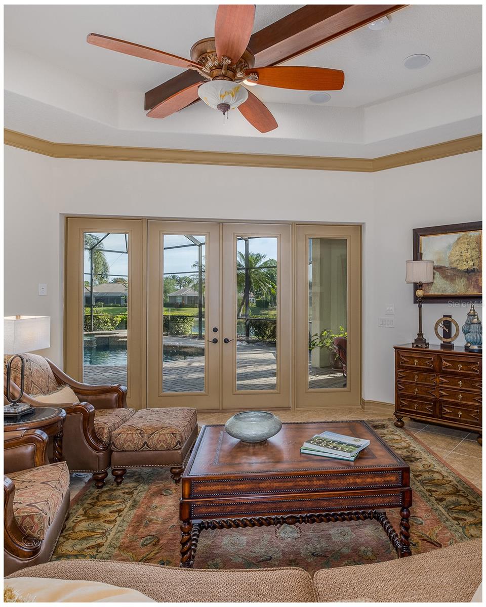 CHAMPIONS CLUB - Residential