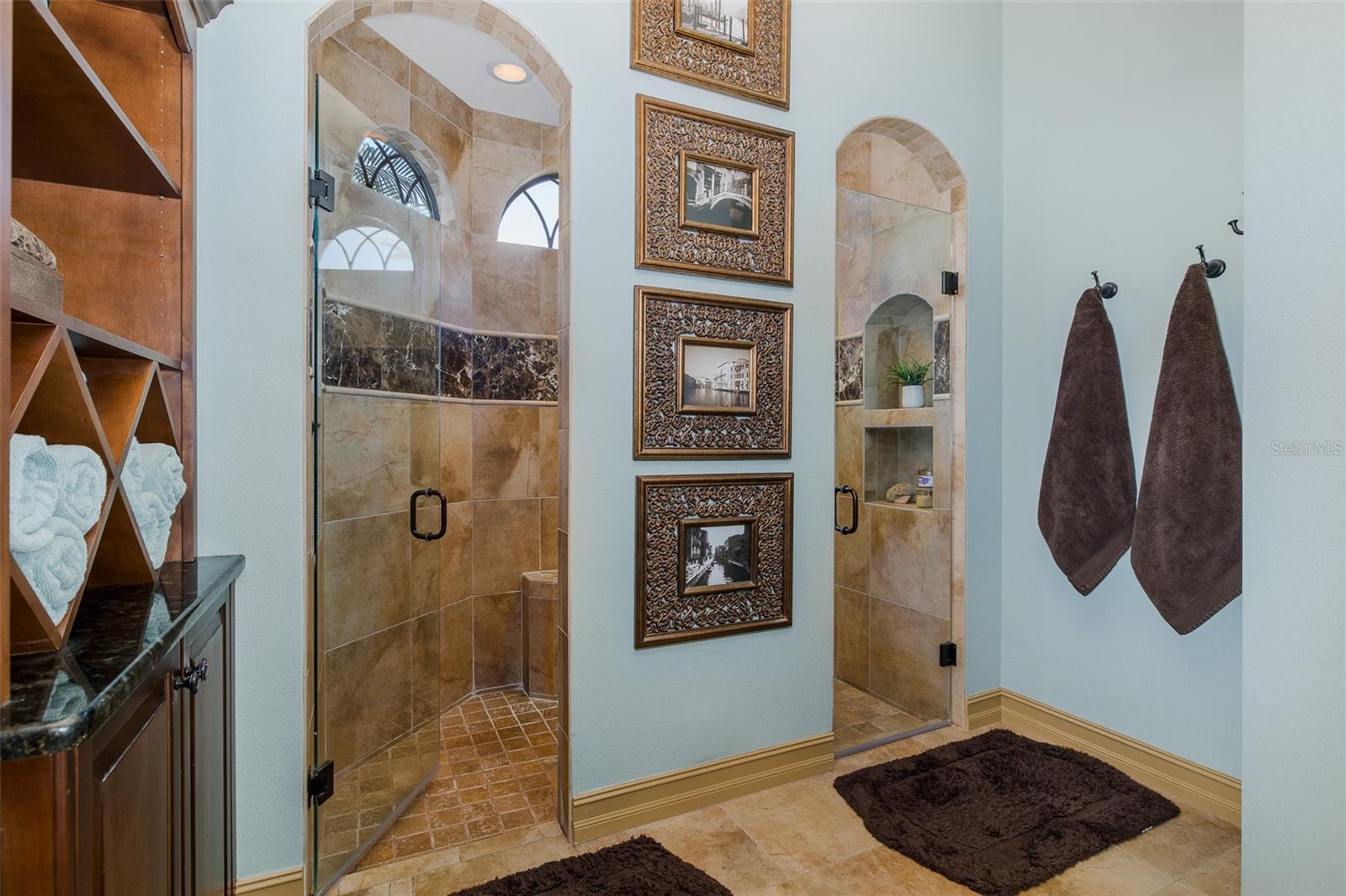 CHAMPIONS CLUB - Residential