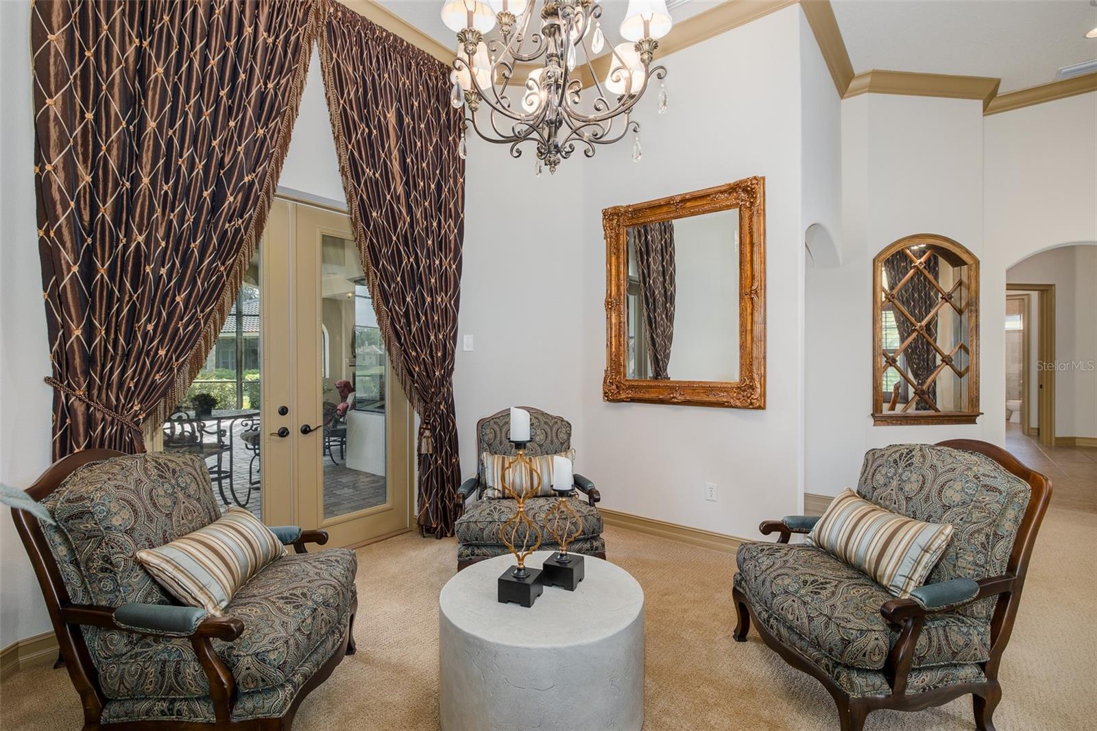 CHAMPIONS CLUB - Residential