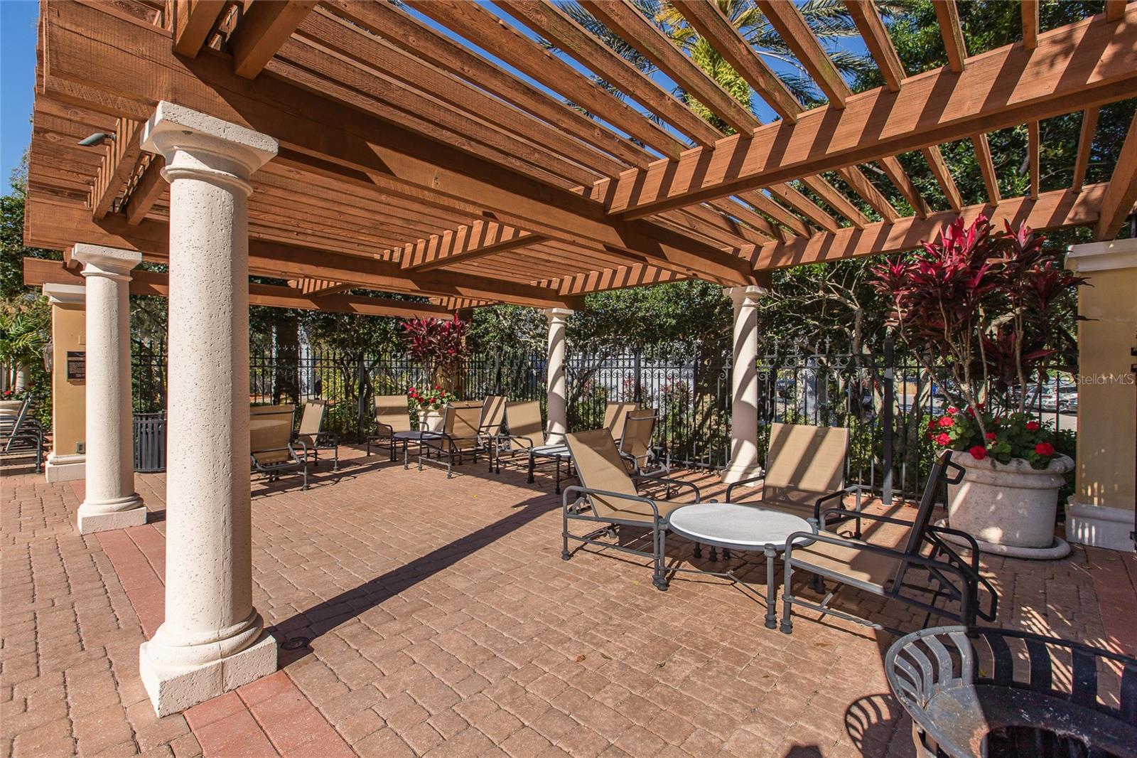 CHAMPIONS CLUB - Residential