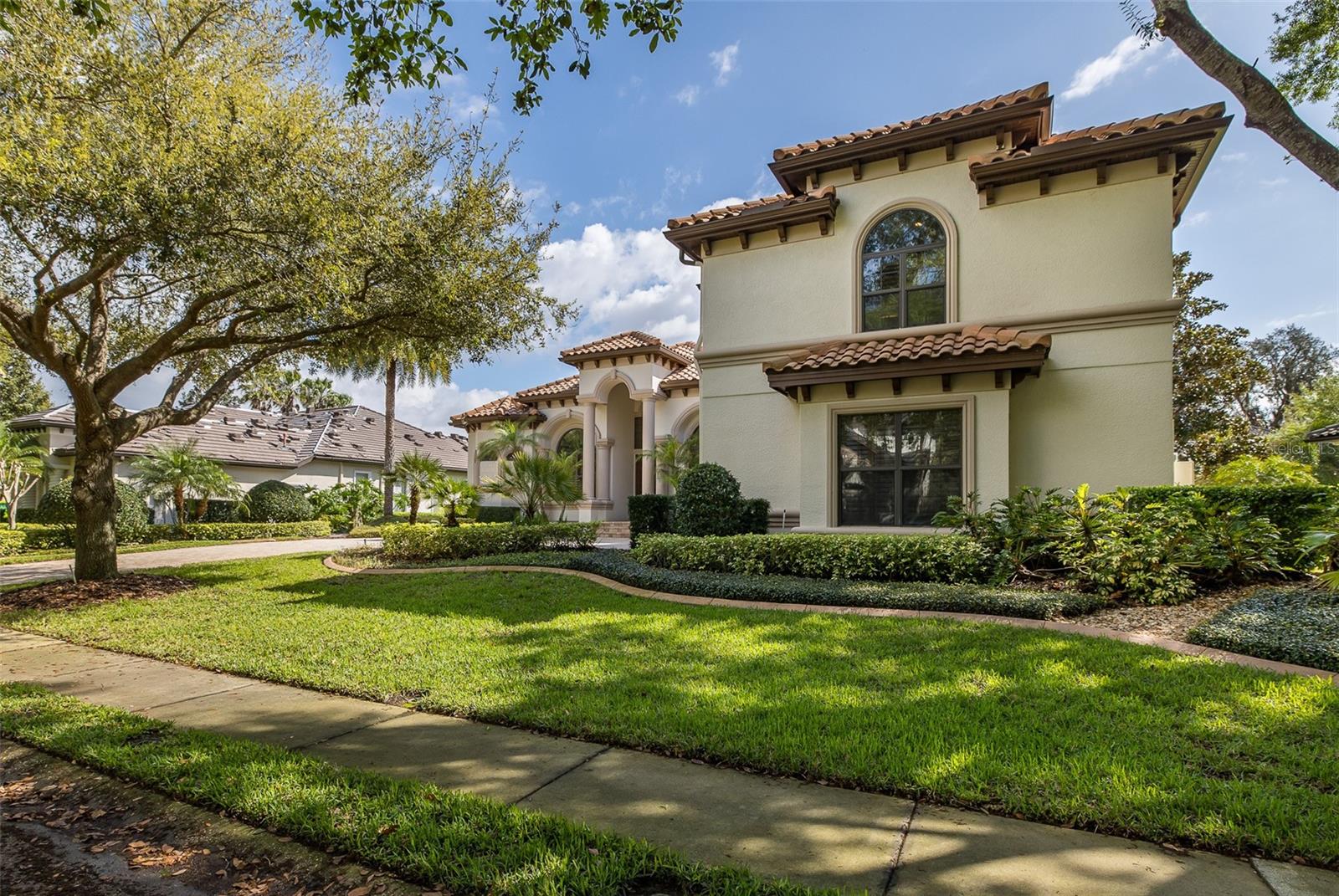 CHAMPIONS CLUB - Residential