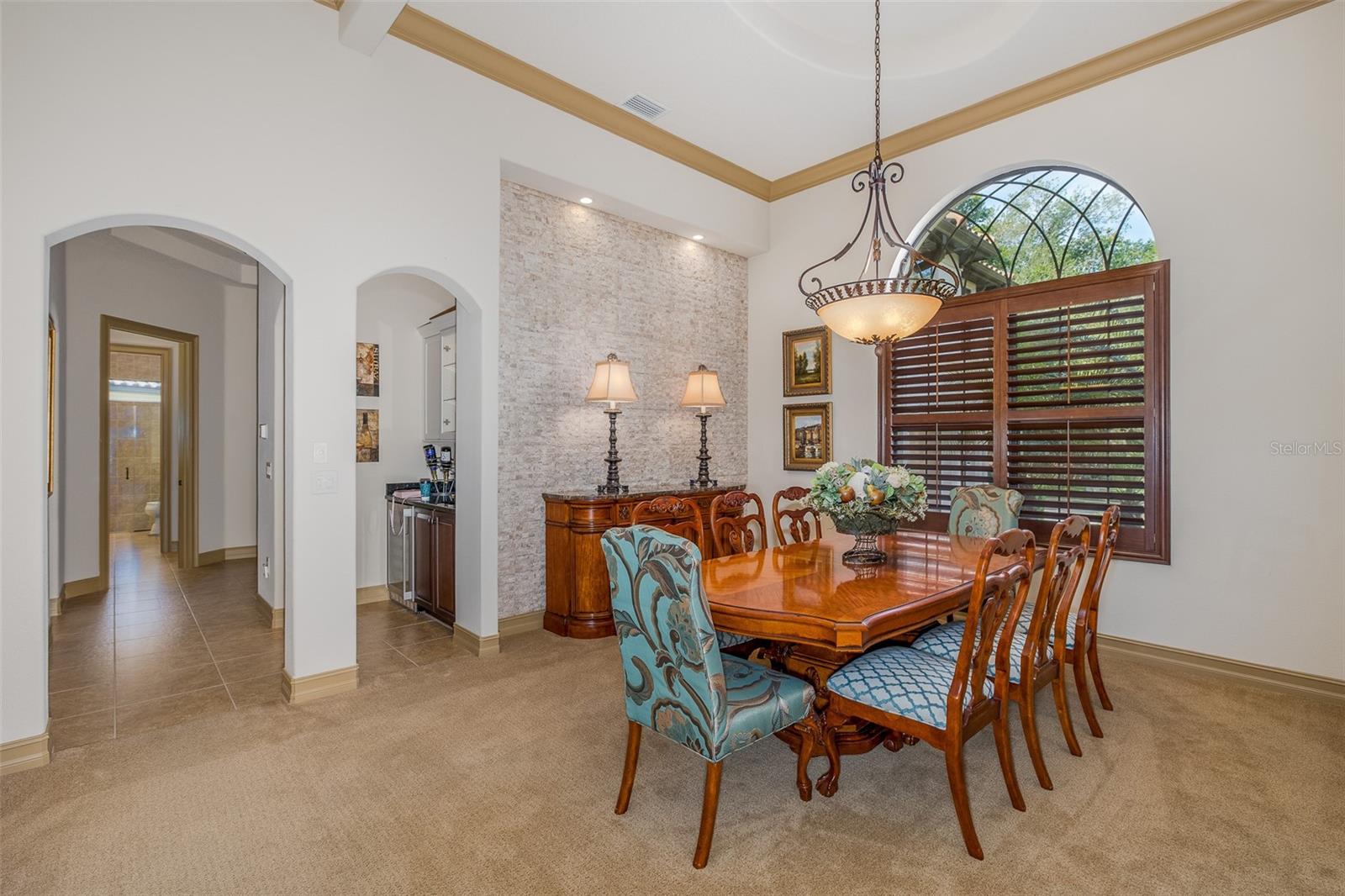 CHAMPIONS CLUB - Residential