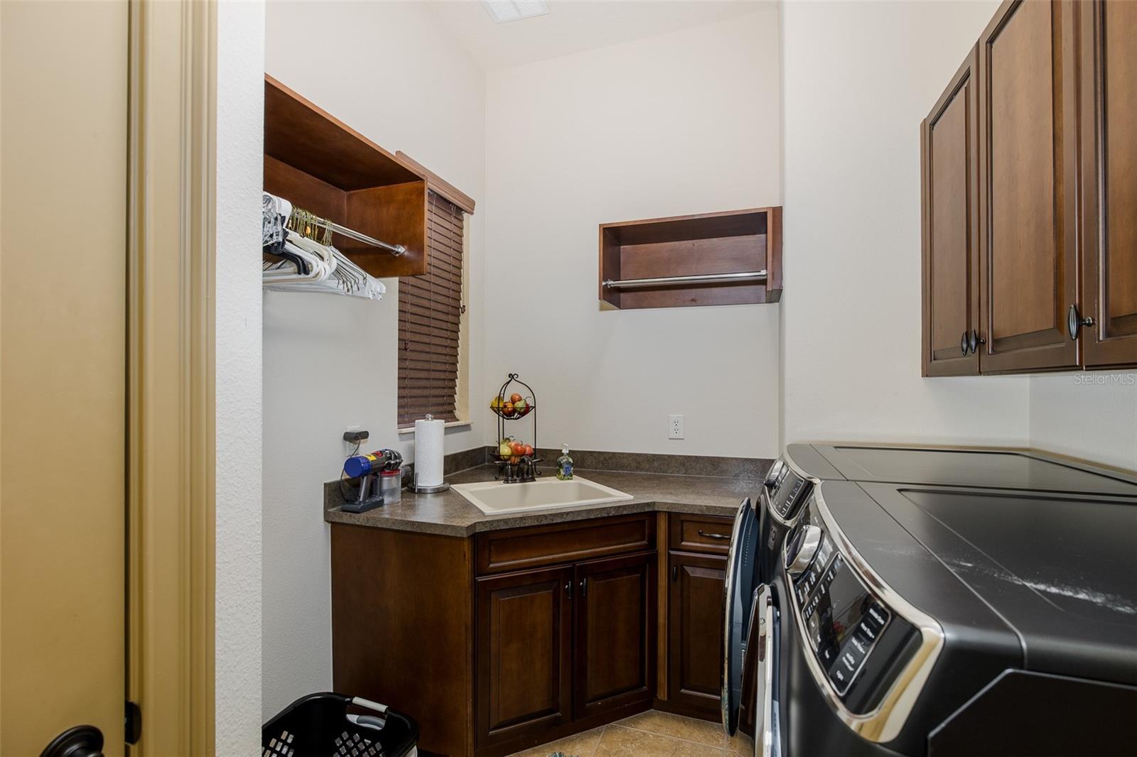 CHAMPIONS CLUB - Residential