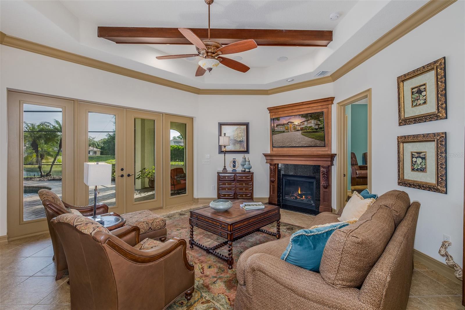 CHAMPIONS CLUB - Residential