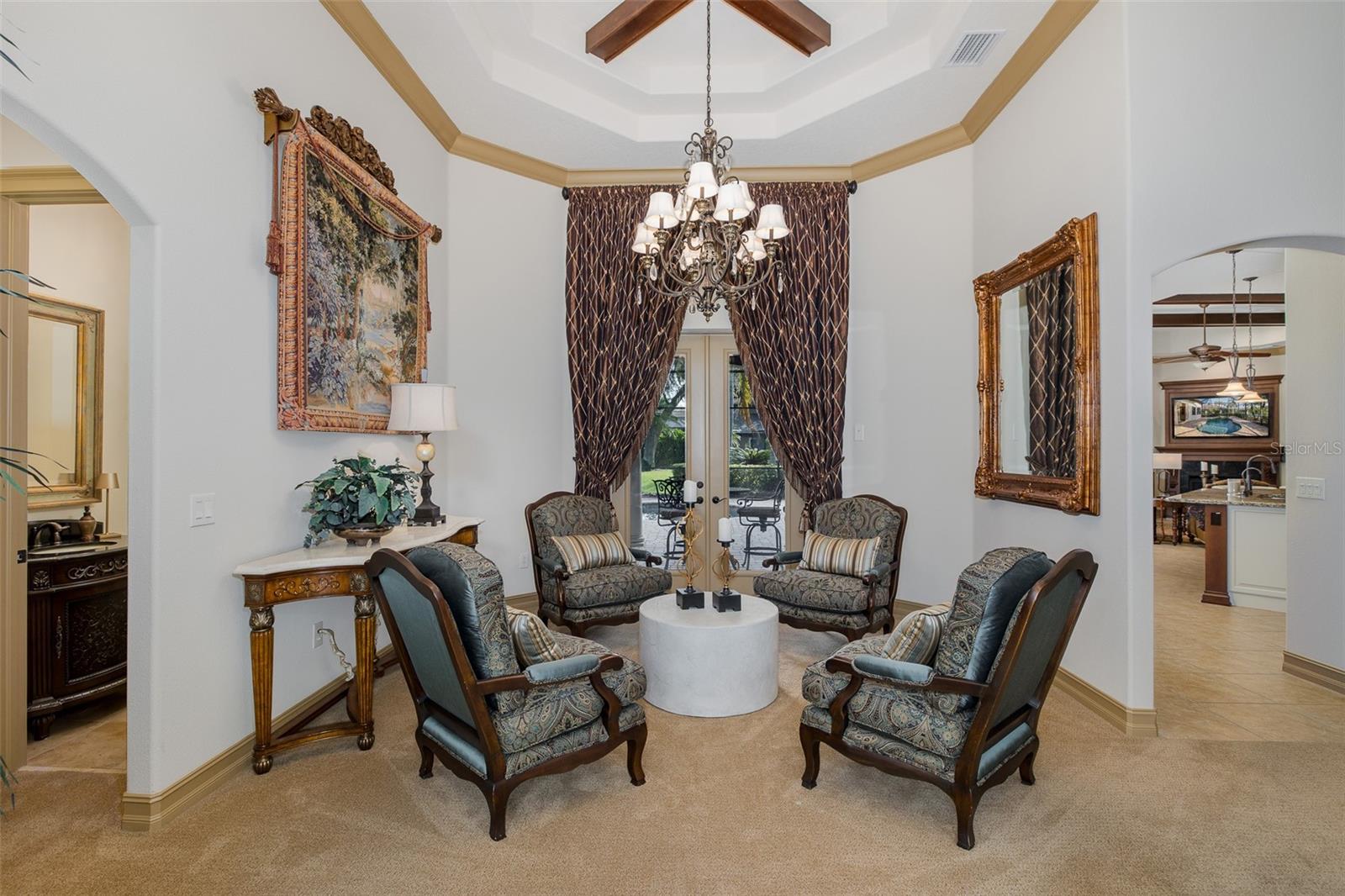 CHAMPIONS CLUB - Residential