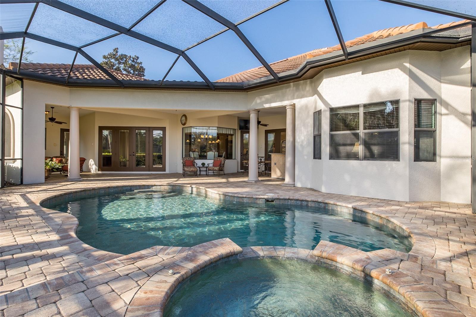 CHAMPIONS CLUB - Residential