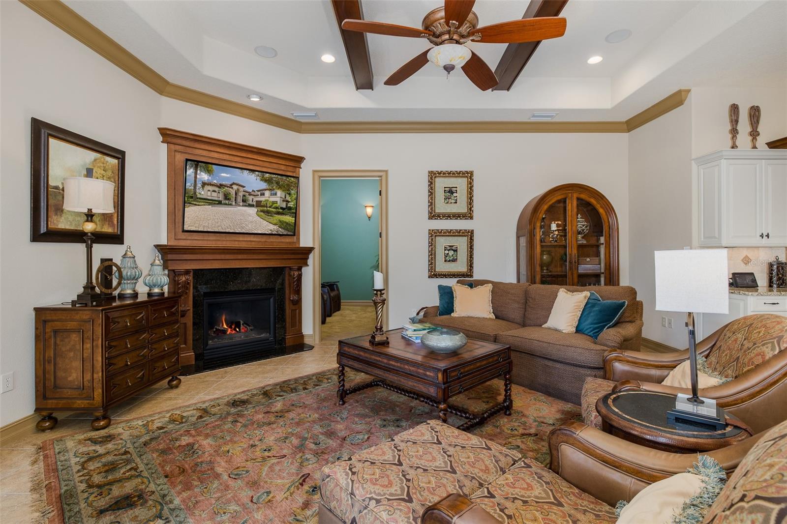 CHAMPIONS CLUB - Residential